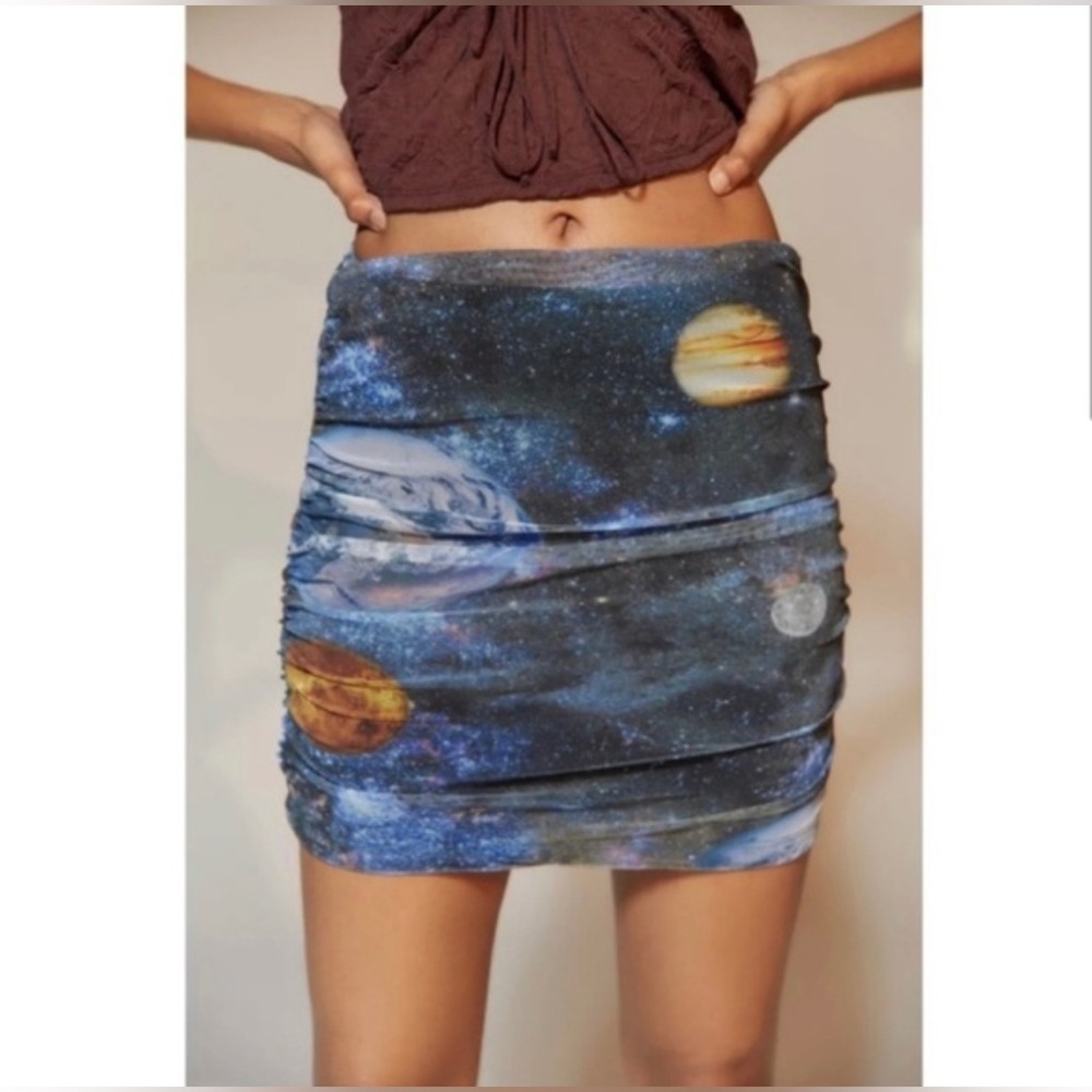 URBAN OUTFITTERS LIZA PRINTED MESH BLACK CELESTIAL RUCHED MINI SKIRT SIZE MEDIUM